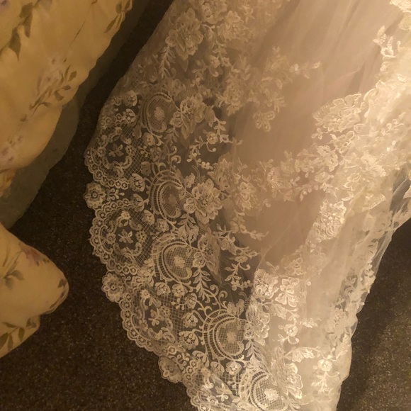 Size 12 allure wedding dress- never worn - Picture 5 of 8